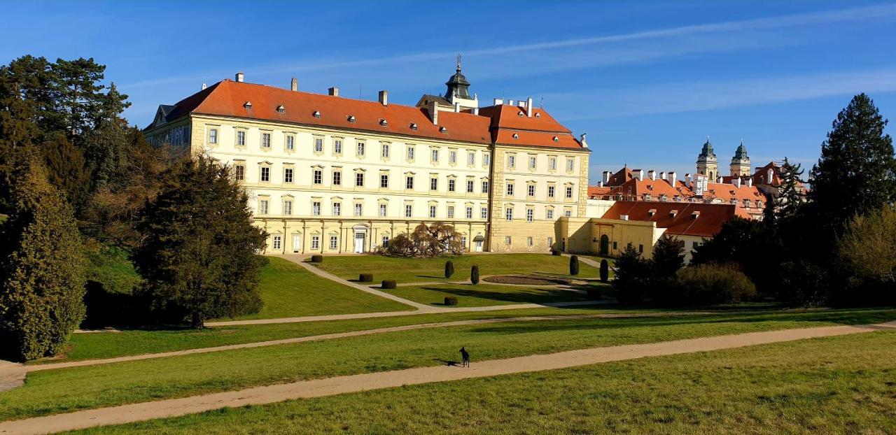 Penzion U Vlku Valtice Buitenkant foto