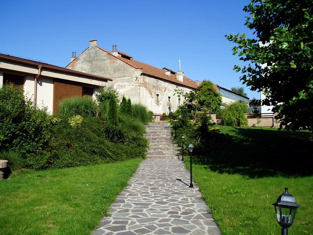 Penzion U Vlku Valtice Buitenkant foto