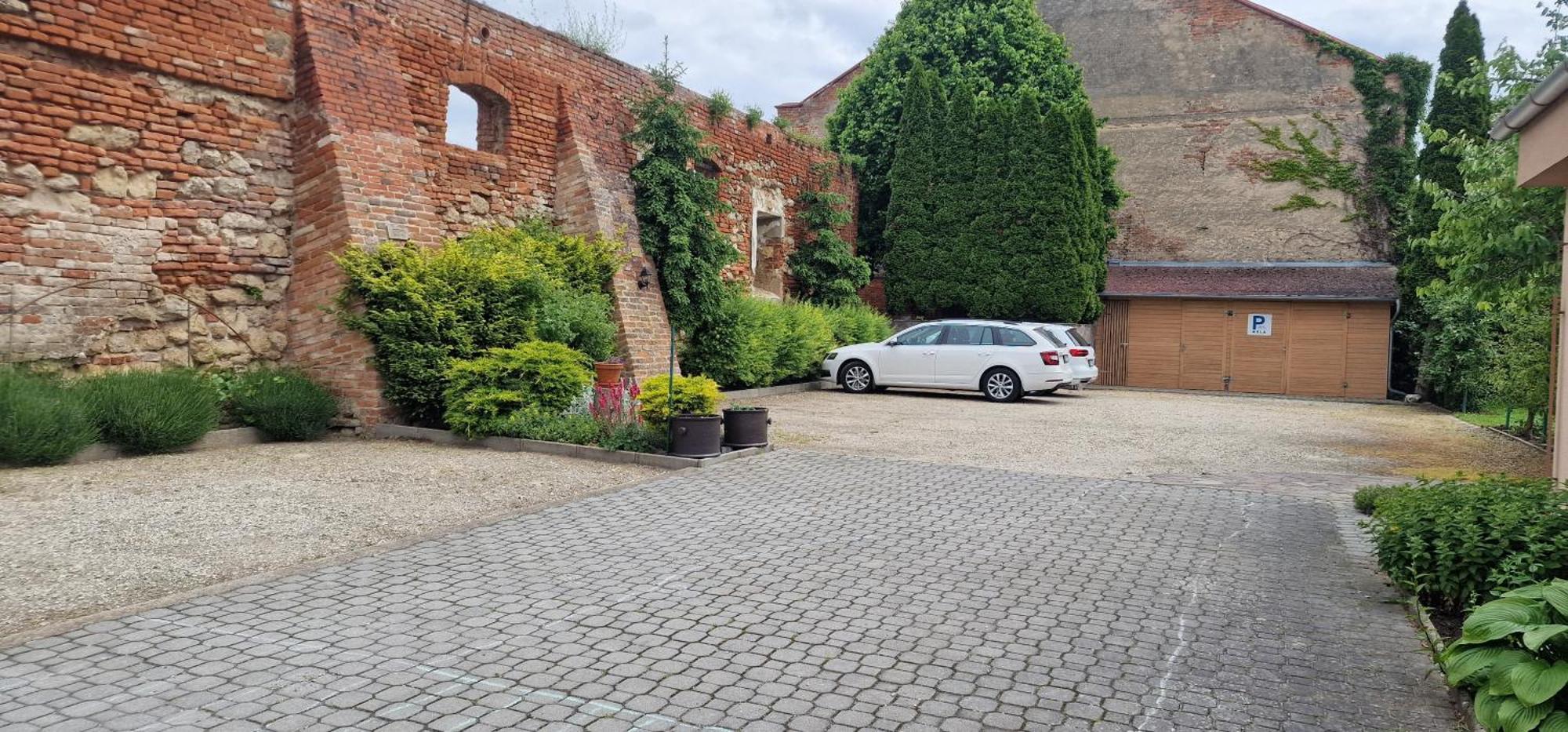 Penzion U Vlku Valtice Buitenkant foto