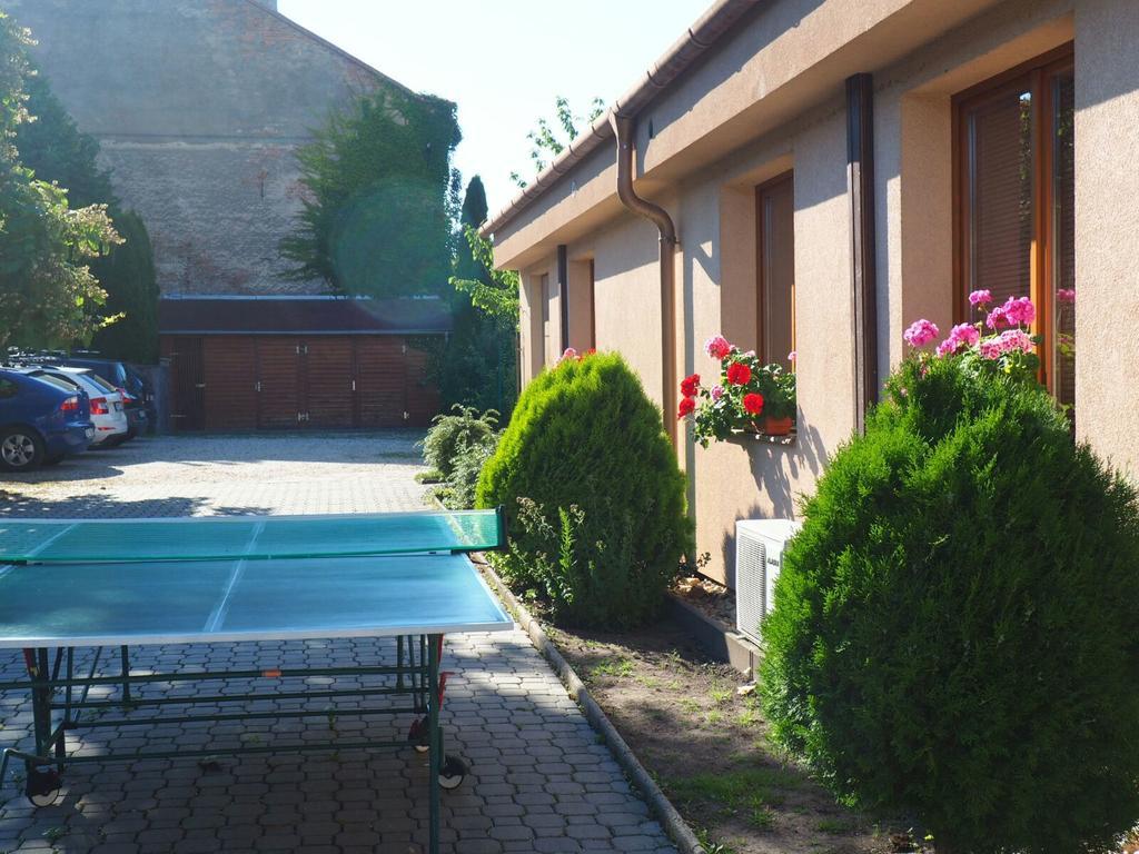 Penzion U Vlku Valtice Buitenkant foto